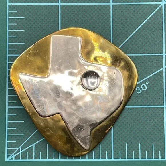 Handcrafted Silver Tone Texas Clear Glass Stud on Hammered Brass Brooch - Picture 16 of 16